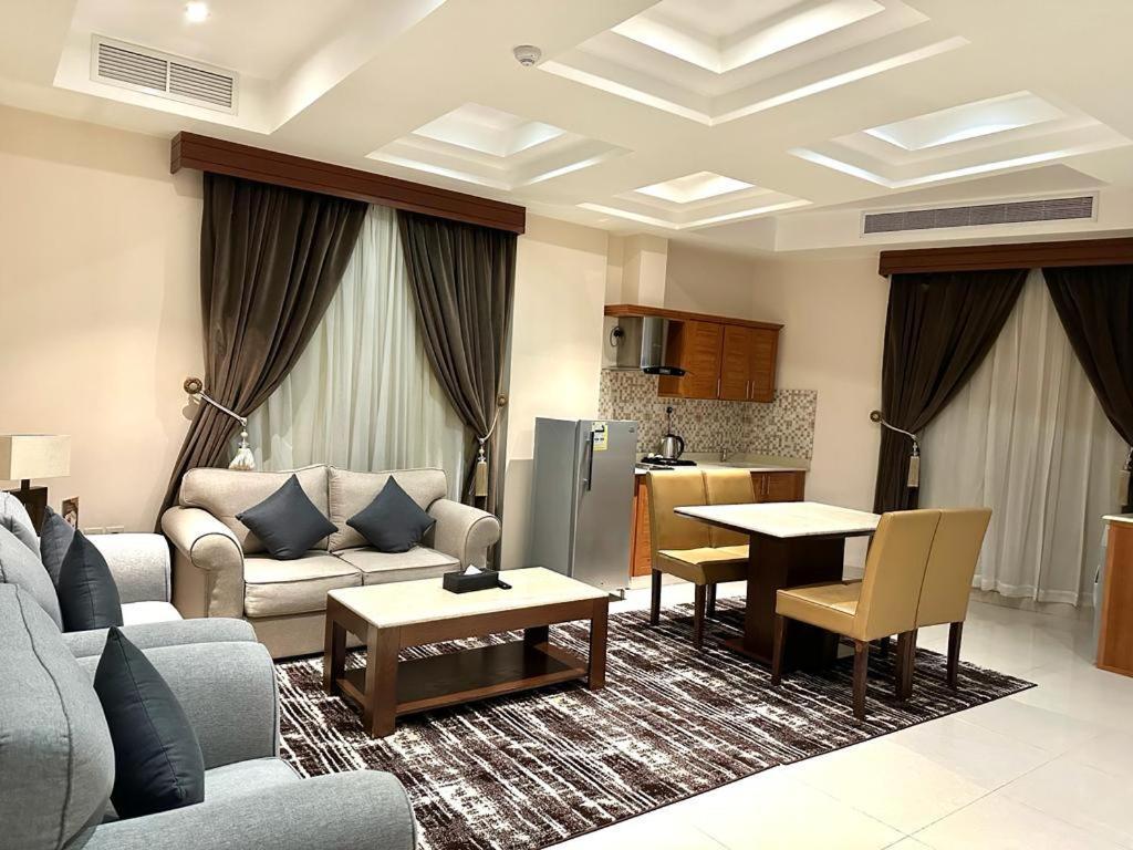 Sas Al Olaya Hotel Suites Эль-Хубар Экстерьер фото